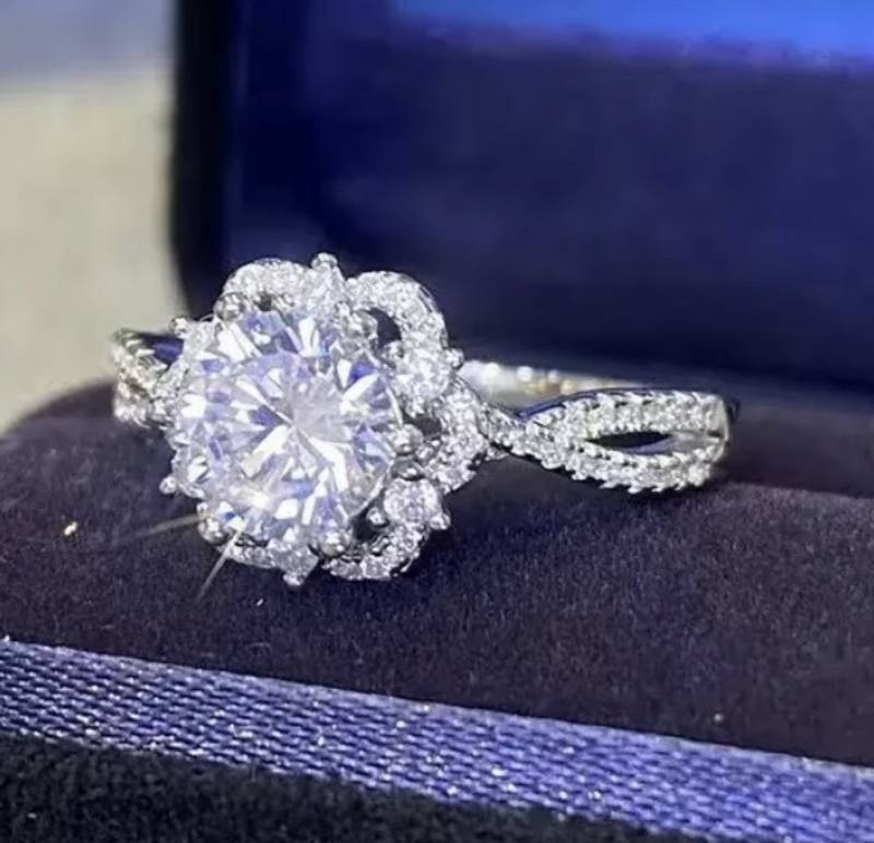1 Carat Moissanite Silver Plated Elegant Engagement Promise Ring, Size 7 - Brand New