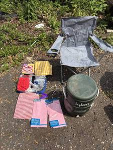 Igloo Industrial 5-Gallon Drinking Water Cooler with Camping Chair and Picnic Supplies S