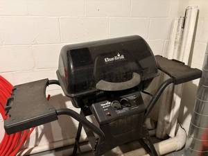 Char-Broil Quickset Gas Grill and 2 Overhead Shop Lights S