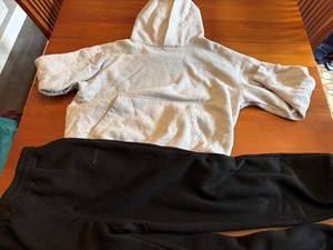 Gradual Gray Hooded Sweatshirt Womens Size Medium & Comfrt Womens Size Medium Black Sweatpants  S
