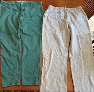 Mossimo Supply Co Skinny Green Womens Pants - Size 17 & Laura Scott Grey Sweatpants - Size Large S