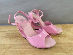 Womens Pink Wedge Sandals Size 10 - Brand New