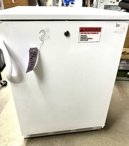 MSRP $1,500 Fisher Scientific 97-920-1 Undercounter Laboratory Refrigerator, Compact Medical &amp Research Storage Unit, Locking Door(No key - replace can be bought online), Commercial Lab Refrigerator, WORKS GREAT