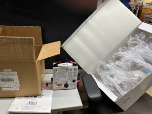 MSRP $5,000 Allied EPV200 Portable Emergency Transport Ventilator Package, WORKS GREAT, Original Box, Manual, 10 New Patient Breathing Circuit Kits, Emergency Preparedness &amp Disaster Response Ready For Ambulance &amp Critical Care Use