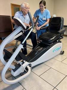 MSRP $8500 NuStep Recumbent Cross Trainer Seated Stepper, Physical Therapy &amp Cardiac Rehab Ergometer Bike, Senior Fitness Low Impact Trainer, Rehab Clinic &amp Home Therapy 400lb Capacity - DISPLAY NOT WORKING &amp SLIGHT WEAR TO FRONT OF SEAT