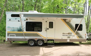 2006 Gearbox Sportsman Edition 26’ Toy Hauler