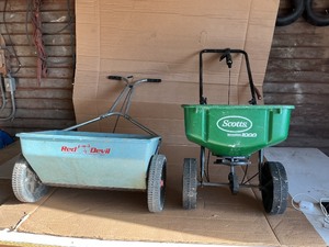 Lawn & Garden Broadcast Spreader Lot