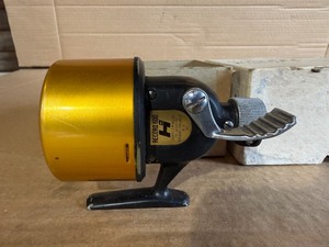 Vintage Horrocks-Ibbotson Record 600 Spincast Fishing Reel  Gold & Black