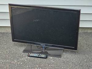 Samsung 32 Inch LCD TV with Remote