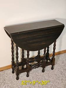 Dark Finish Gateleg Drop Leaf Table