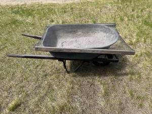 Wheelbarrow With Mesh Screen Frame