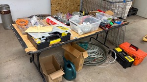 Contents onunder table