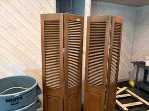 2 wooden dividers