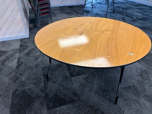 60 round folding table, like new