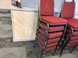 6 Banquet chairs, very comfortable