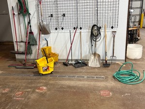 Mixed lot of cleaing equipment