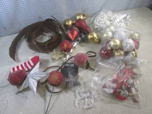 (BR3) Christmas Decor...