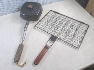 (EW1) 2 Metal Campfire Cookers with...