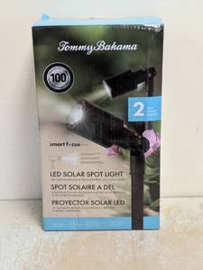 TOMMY BAHAMA LED SOLAR SPOTLIGHT 2PK