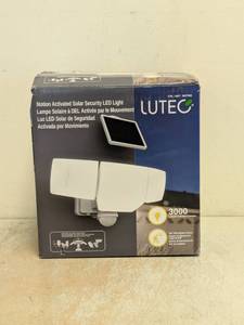 LUTEC MOTION ACTIVATED SOLAR SECURITY LED LIGHT 3000 LUMENS