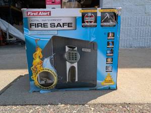 NEW FIRST ALERT DIGITALWATERPROOF FIRE SAFE