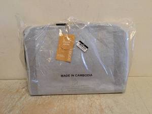 NEW SONIA KASHUK FOLDOVER MAKEUP BAG BLUE