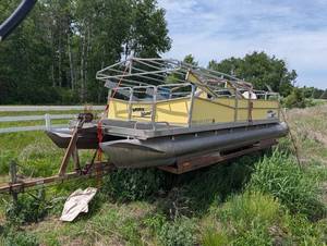 1985 Leisure Island Pontoon Boat Mercury 25XD & Trailer