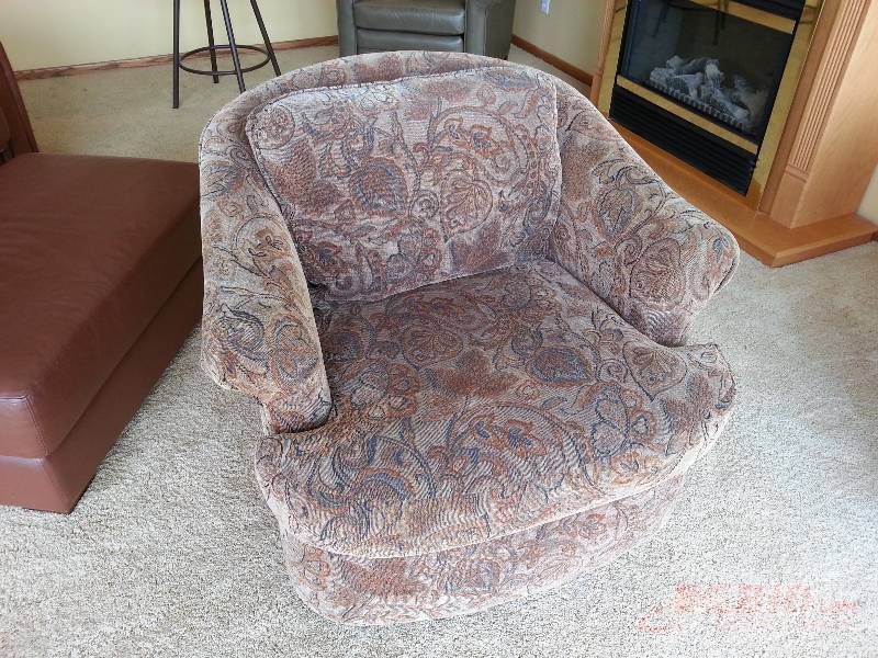 Lounge Chair on a Swivel Base