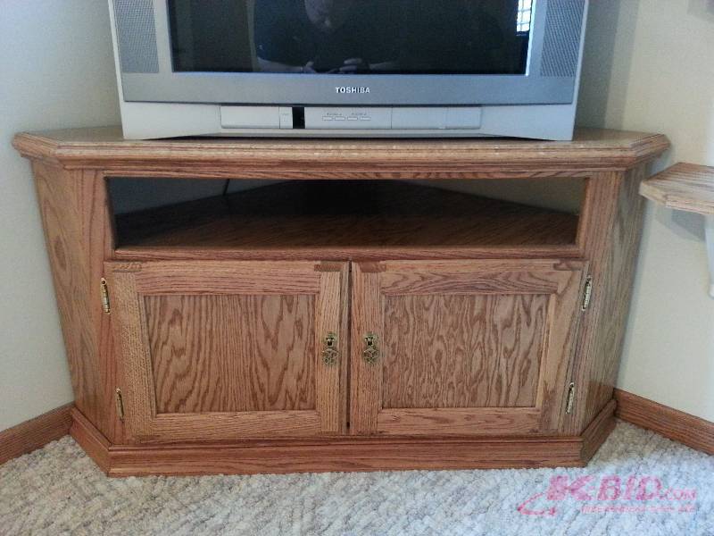 Oak Corner TVStorage Stand