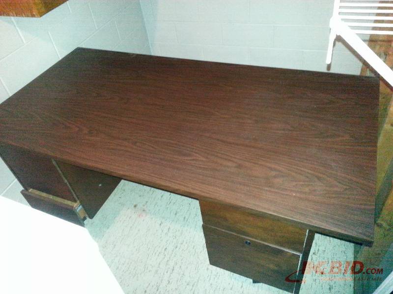 Nice Large 5 Drawer Desk