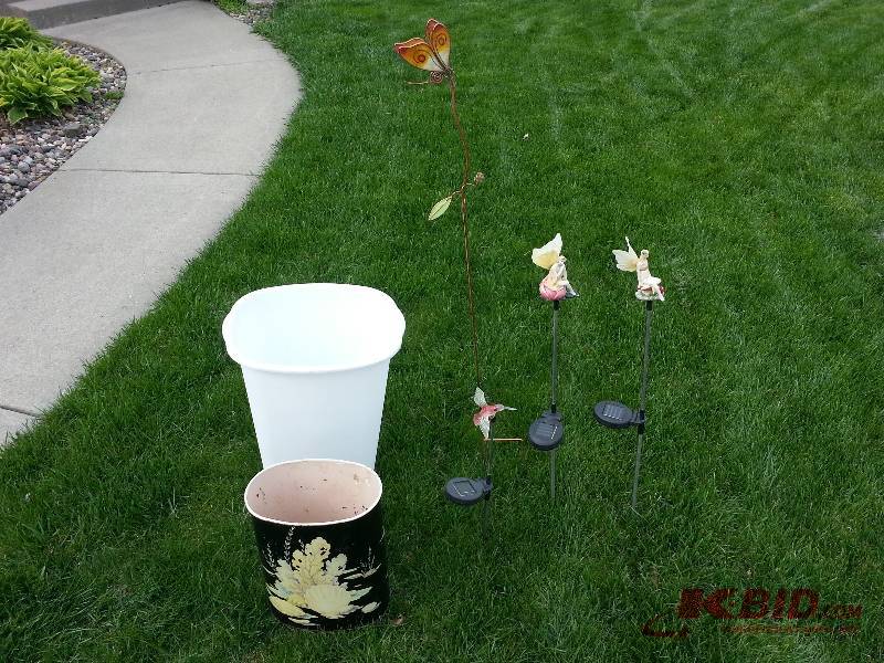 (4) Solar Powered Garden Stakes, Planter, Garbage Can