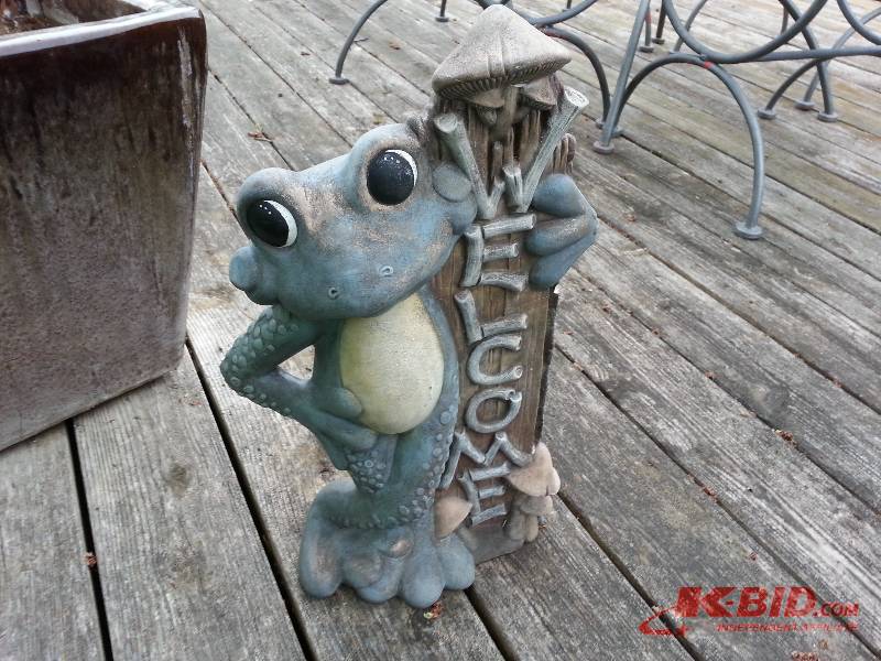 Frog Welcome Lawn & Garden Accent