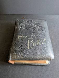 Vintage Holman Holy Bible Family Presentation Edition 1983