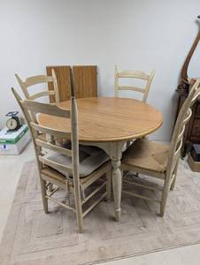 Oak Round Dining Table, 4 Chairs & 2 Leaves