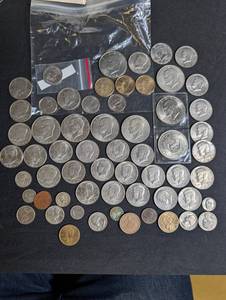U.S. Coin Assortment Kennedy Half Dollars Eisenhower Dollars & Assorted Change