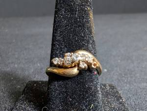 14K Diamond Ring Missing 1 Diamond