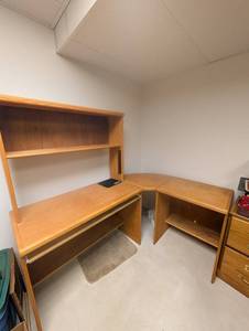 Oak L-shaped Desk With Hutch
