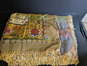 Decorative Fringed Throw Blanket Paisley Floral Pattern