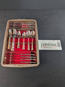 Oneida Lyon Stainless Flatware Set With Case