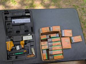 Bostitch Pneumatic Stapler & Staples Mixed Lot