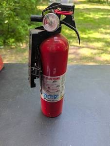 Kidde Fire Extinguisher With Bracket