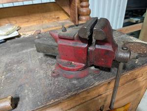 Cast Iron Bench Vise Swivel Base