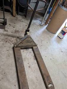 Crown Manual Pallet Jack