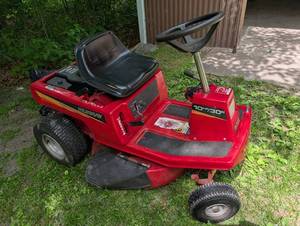 Vintage Murray Riding Lawn Mower 10HP 30in