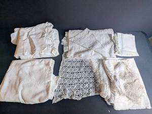 Vintage Estate Mixed Linen Lace Tablecloths & Doilies