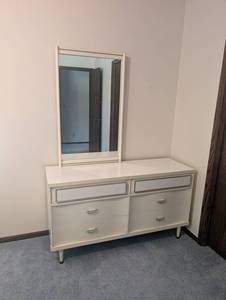 Bassett Furniture Dresser With Mirror