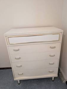 Bassett Furniture Inc White 4-Drawer Dresser