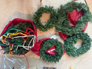 Lot of 5 Festive Artificial Christmas Wreaths  Assorted Sizes, Pre-Lit & Lighted Displays