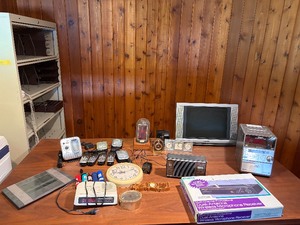 Vintage Electronics & Clocks Estate Lot  Sylvania TV, Radio Shack, Sony Dream Machine