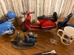 Vintage Classic Scooter Collection - Model VespasLambrettas, Books & Mug Lot